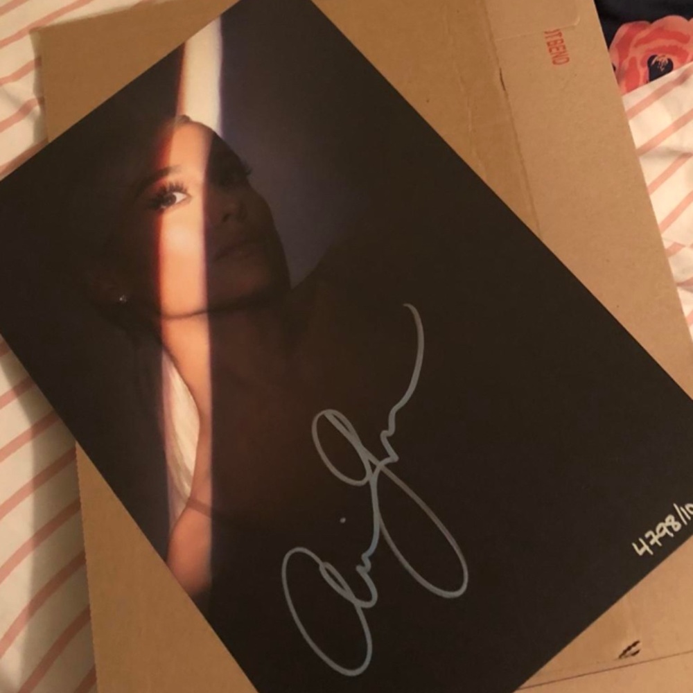 ARIANA GRABDE SIGNED ISO!!